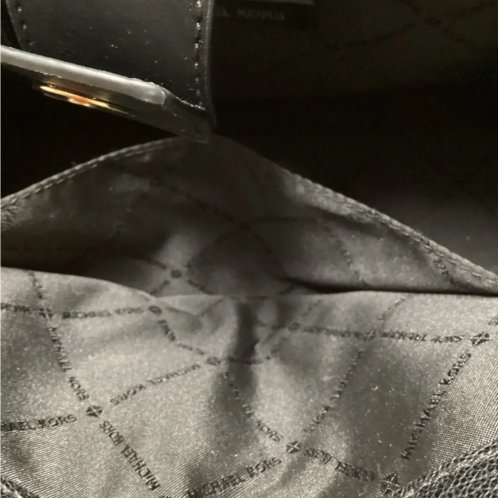 Michael Kors Black and Cream Satchel - Picture 14 of 16
